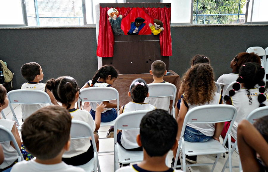 Teatro de Fantoches leva conscientização sobre o combate à dengue para crianças